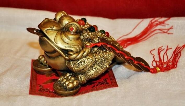 a money frog as an amulet for happiness