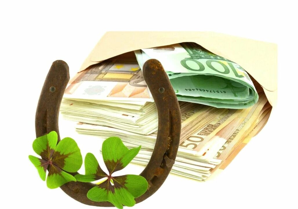 A horseshoe is one of the ideal charms for money