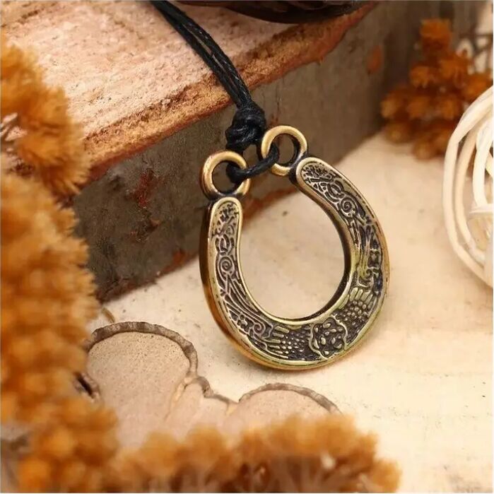 Esoteric formulas and symbols will help strengthen the horseshoe charm