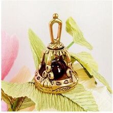 It is best to buy a bell charm during the waxing moon. 