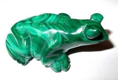 a green malachite frog in the shape of an amulet of happiness