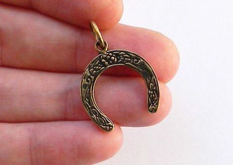 horseshoe amulet of well-being